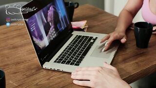 I fucked my slim girlfriend in the kitchen