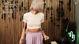 Petite girlfriend sucking my cock